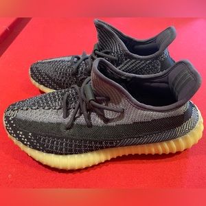 CARBON YEEZYS VERY CLEAN
